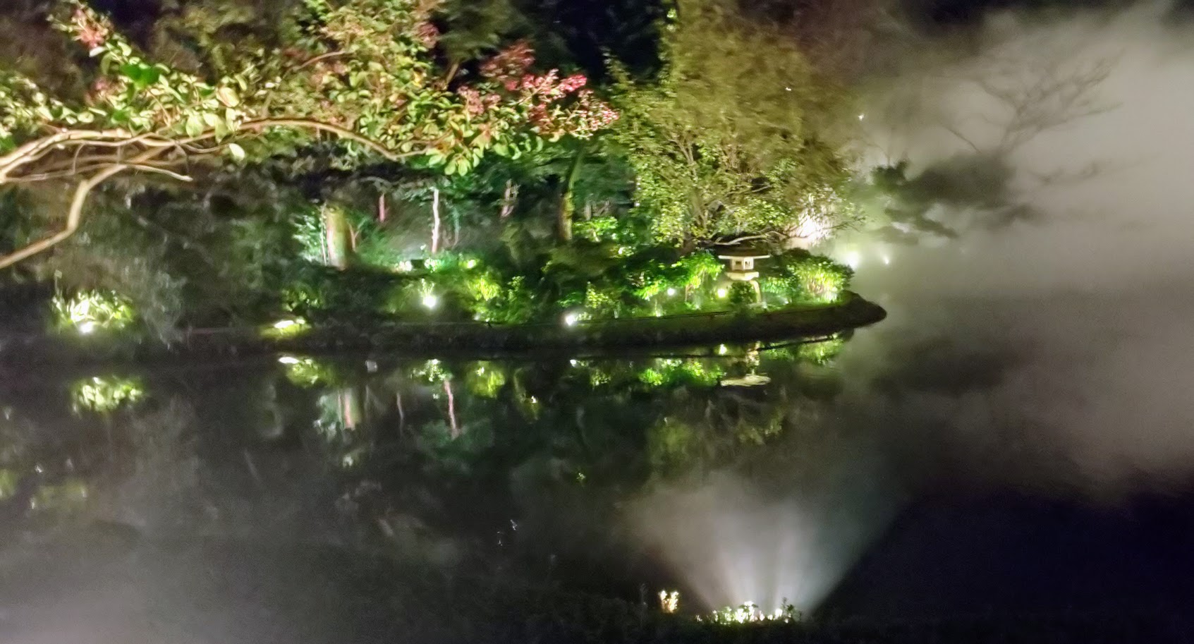 ホテル椿山荘東京の庭園　東京雲海と呼ばれている霧と香りのアクティビティ